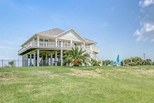 view of front of house featuring a front lawn