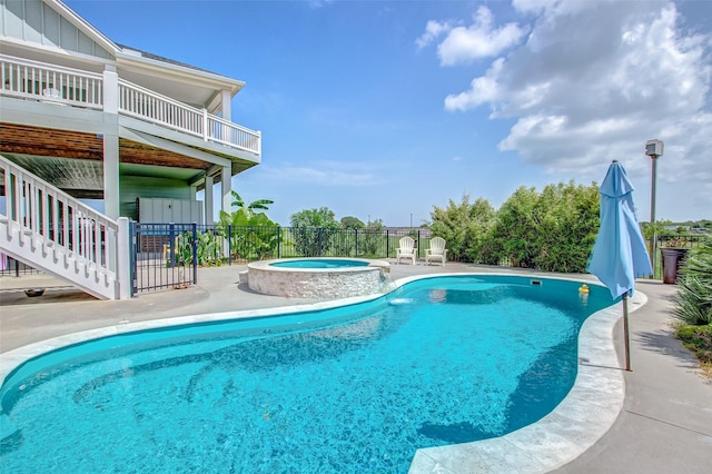 view of pool featuring an in ground hot tub