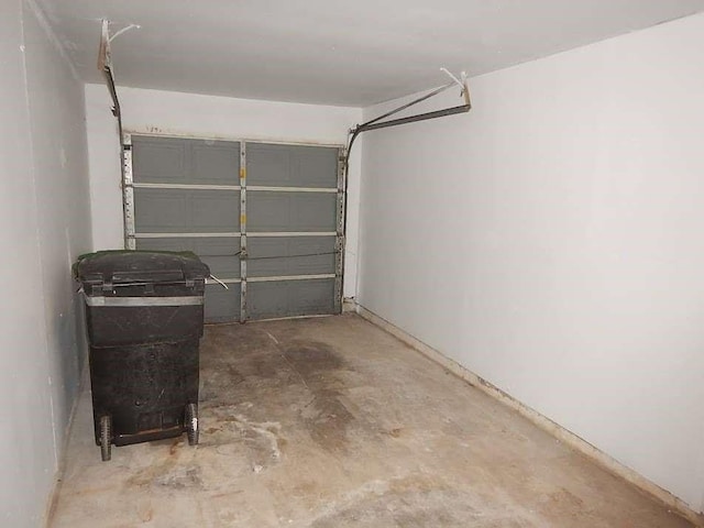 11503 Bay Cedar Dr, Houston, TX 77048 - view of garage