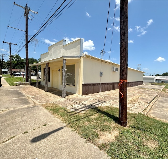 view of side of property