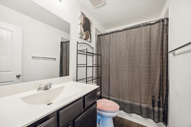 full bathroom featuring shower / tub combo with curtain, vanity, wood-type flooring, and toilet