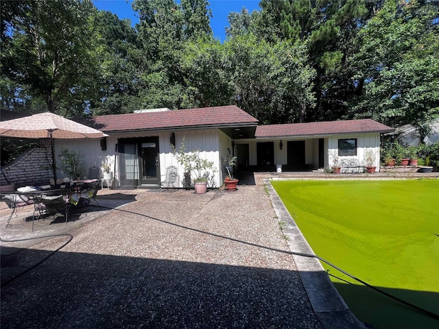 view of front of property featuring a patio