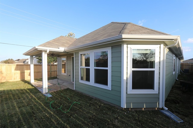 view of side of property featuring a lawn