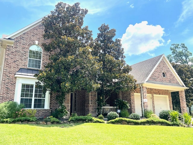 view of front of house with a front lawn