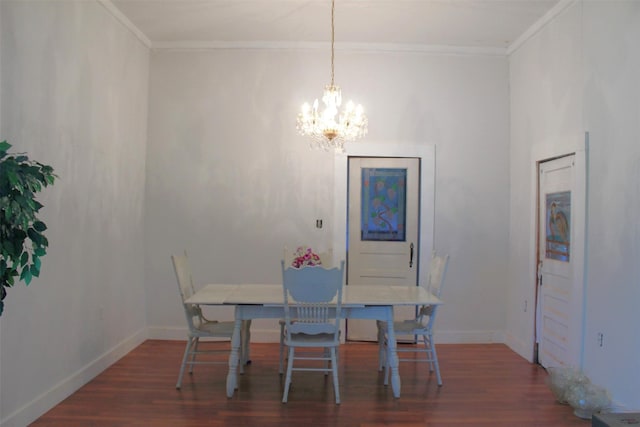 dining room featuring a notable chandelier, dark hardwood / wood-style flooring, and ornamental molding