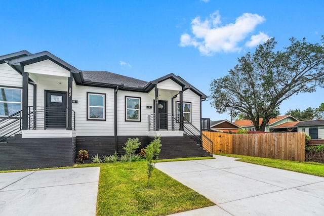 view of front of house with a front yard