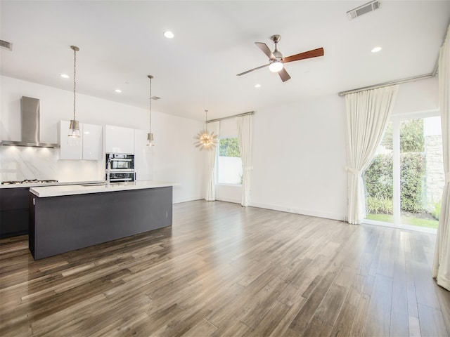 living room featuring dark wood-type flooring and ceiling fan