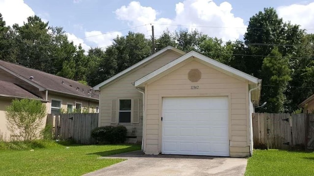 11942 Greensbrook Forest Dr, Houston, TX 77044 - garage with driveway