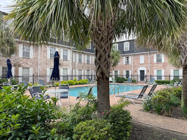 view of swimming pool