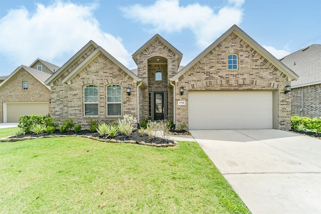 view of front facade featuring a garage and a front lawn