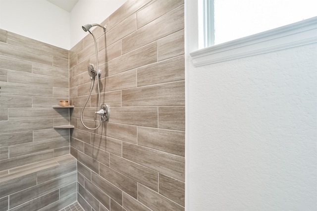 bathroom featuring tiled shower