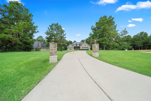 view of front of home featuring a front lawn