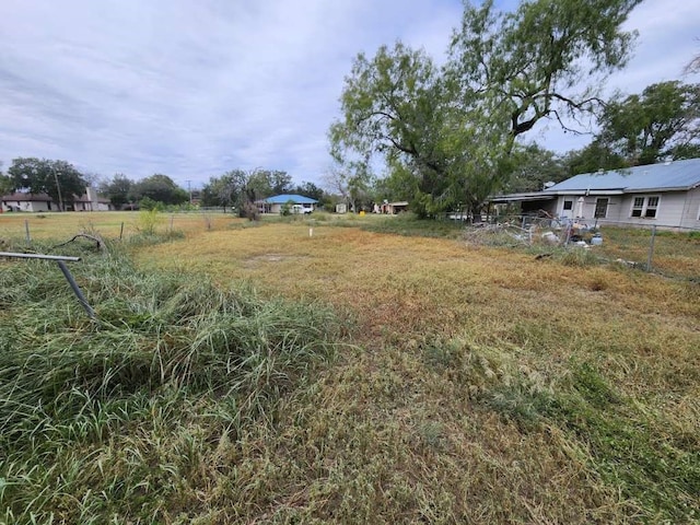 Listing photo 2 for 915 Brown St, George West TX 78022