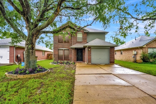 view of front of house featuring a front lawn and a garage