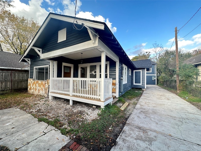 view of front of property featuring covered porch