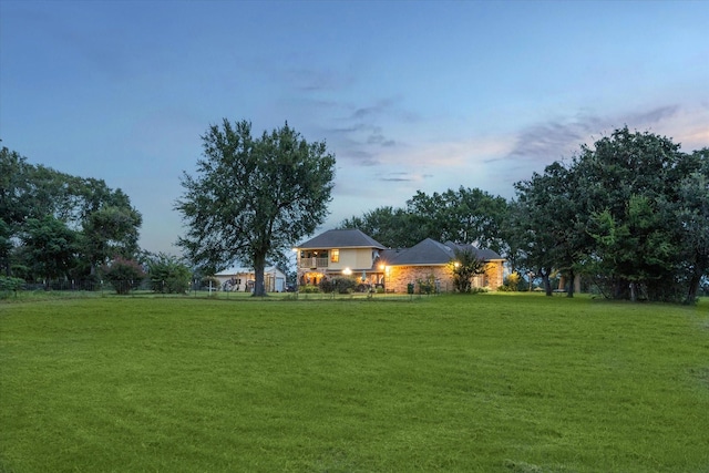 view of yard at dusk