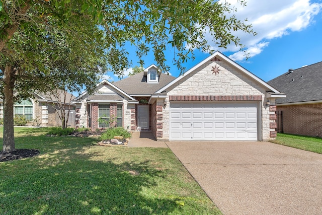 view of front facade featuring a garage and a front yard