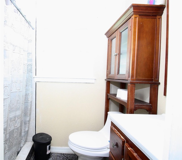 2202 Jones St, Rosenberg, TX 77471 - full bathroom featuring toilet, baseboards, vanity, and curtained shower