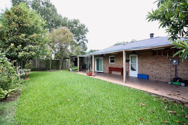 view of yard with a patio