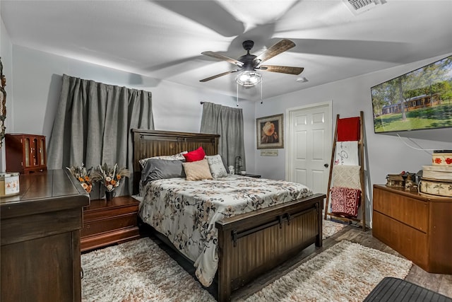 bedroom with ceiling fan