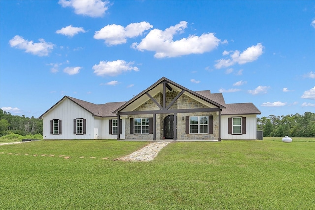 view of front of property with a front yard