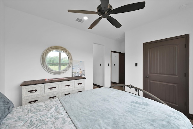 bedroom with ceiling fan