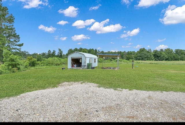 view of yard with an outbuilding and a garage