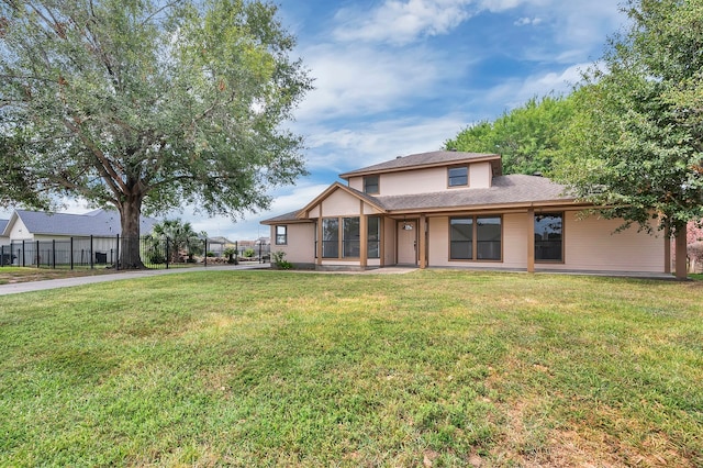 view of front of house featuring a front yard