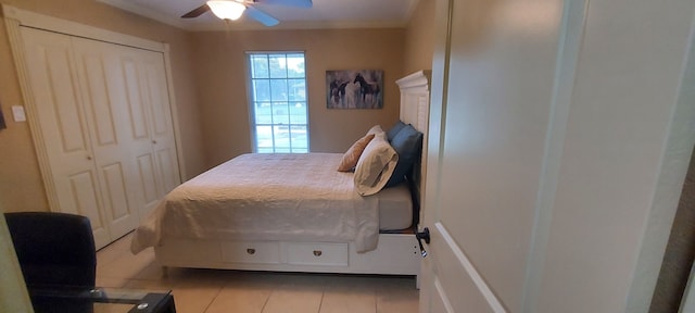 bedroom featuring ceiling fan