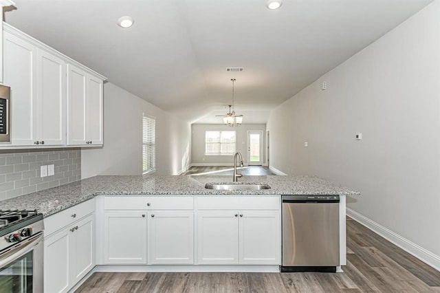 kitchen featuring sink, kitchen peninsula, light hardwood / wood-style flooring, and stainless steel appliances