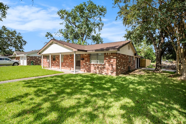 single story home with a front yard