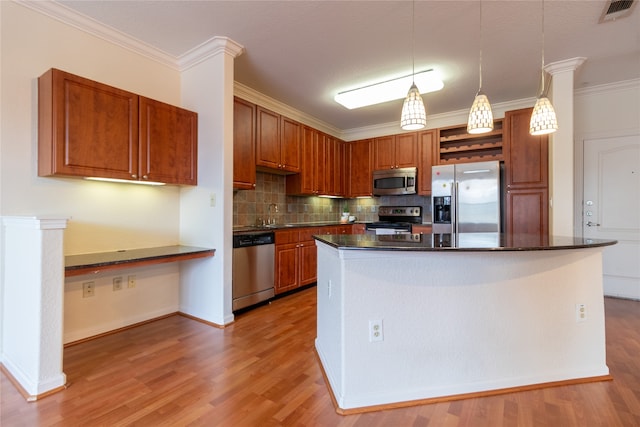 kitchen featuring stainless steel appliances, a center island, light hardwood / wood-style flooring, and tasteful backsplash