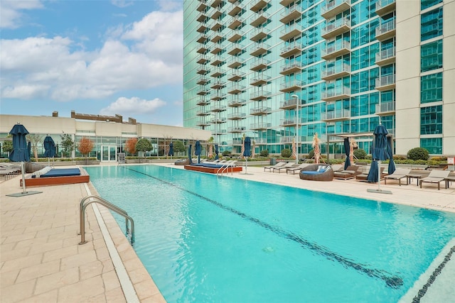 view of swimming pool