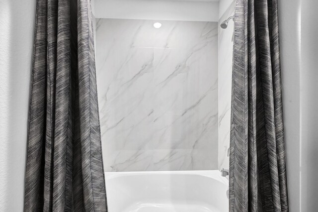 bathroom featuring shower / tub combo