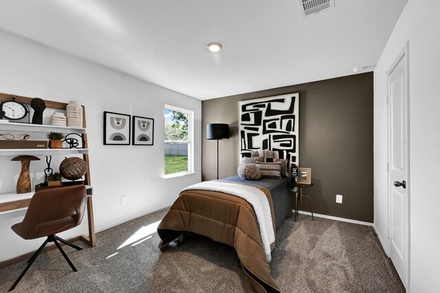 bedroom with carpet flooring