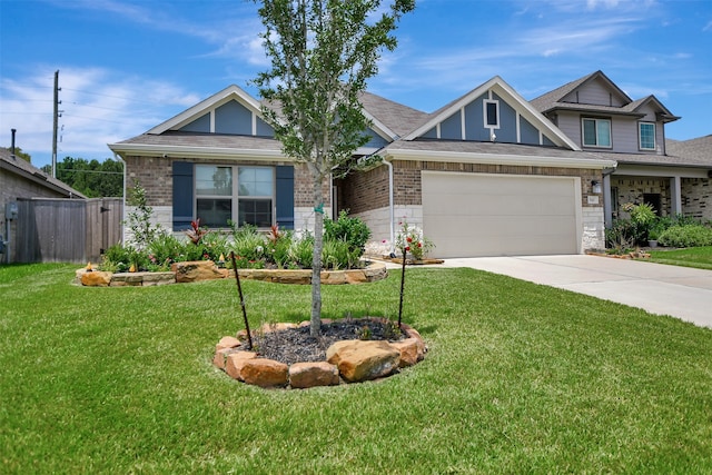 craftsman inspired home featuring a front lawn