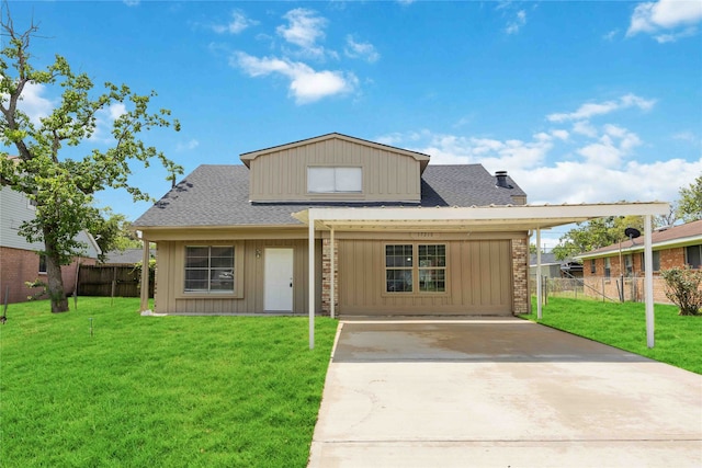 view of front of house featuring a front lawn