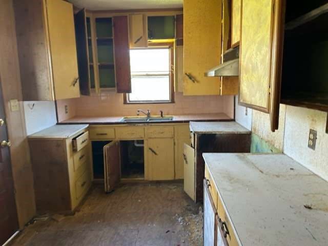 kitchen featuring sink