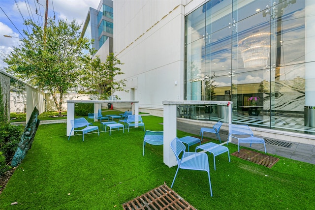 view of yard with an outdoor hangout area