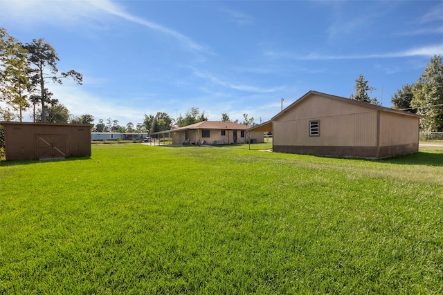 view of yard featuring a storage shed