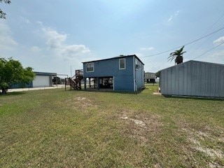 view of yard with a garage