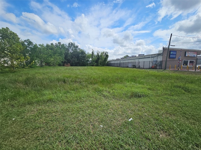 Listing photo 2 for 0 Little York Rd, Houston TX 77093