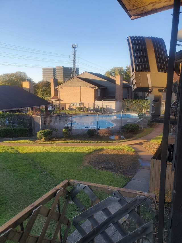 view of yard featuring a fenced in pool