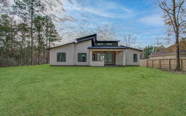 back of house featuring a yard