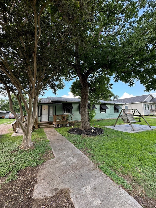 bungalow featuring a front yard