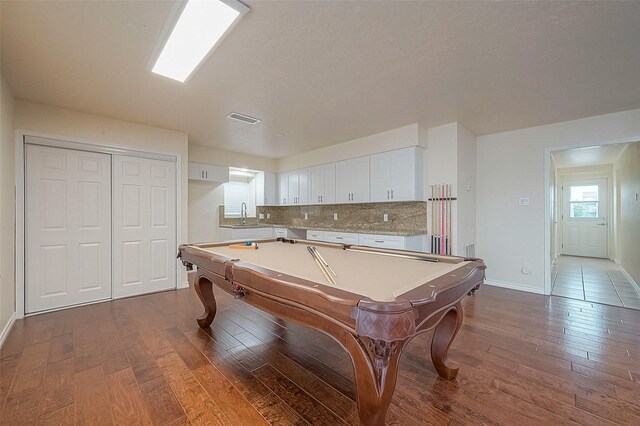 rec room with sink, dark tile patterned floors, and pool table