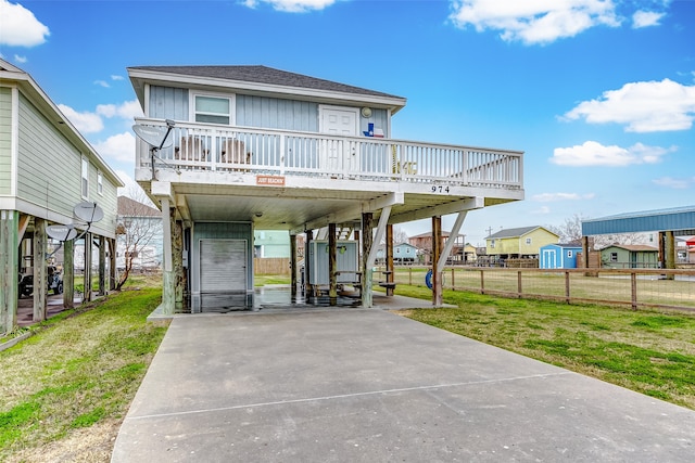 view of front of property with a carport and a front yard