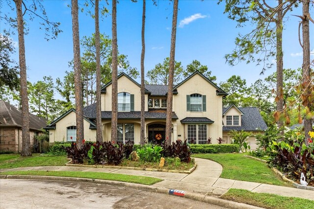 view of front of property with a front yard