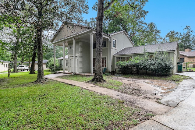 view of front of property featuring a front yard