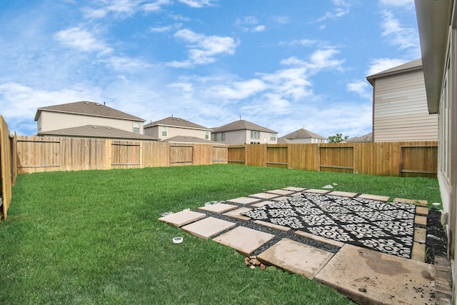 view of yard featuring a patio area